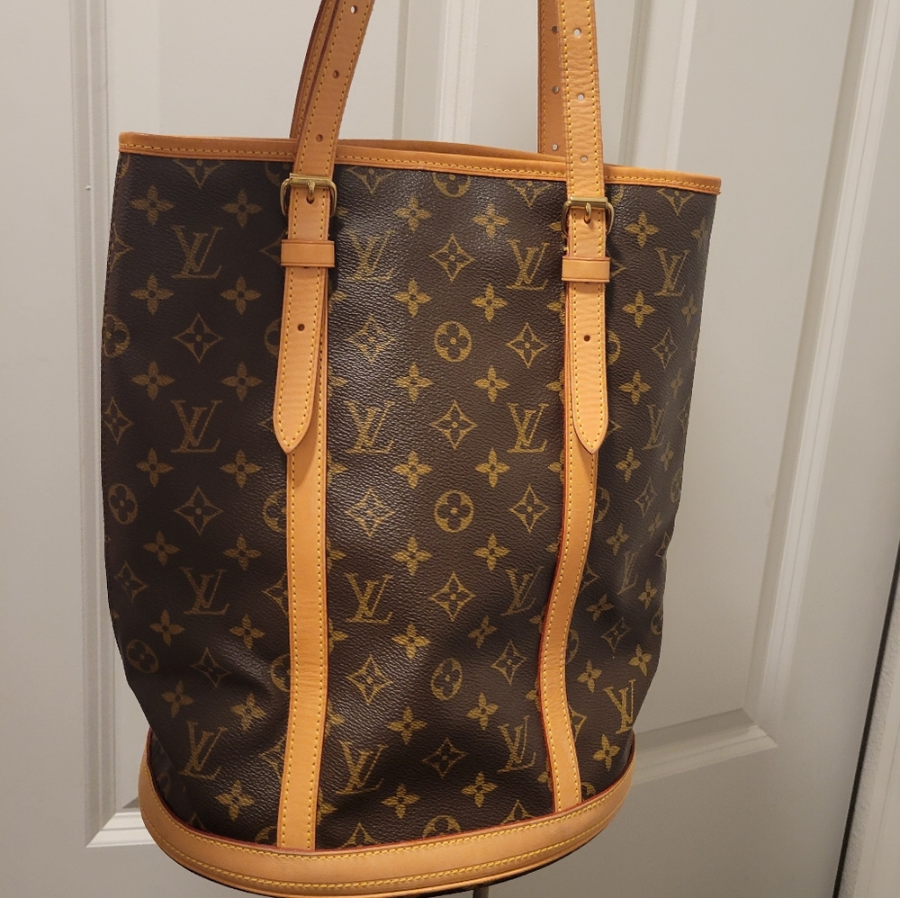 Louis Vuitton GM Bucket Monogram Shoulder Bag